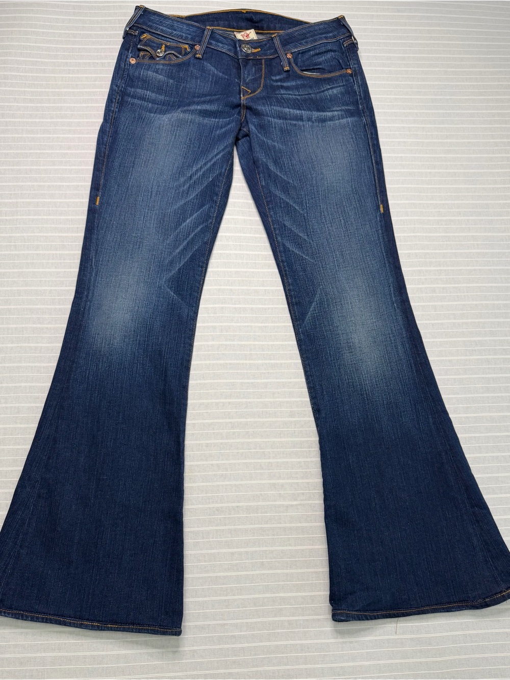 True Religion Carrie Low-Rise Flare Jeans – Size 27 👖🤎